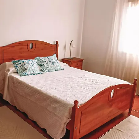 Spacious House At Дом отдыха Назаре