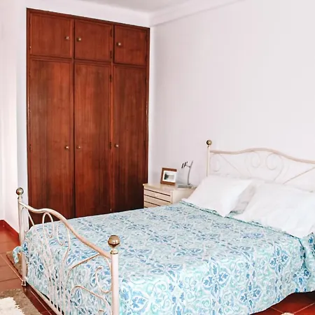 Spacious House At Назаре